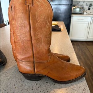 Justin Boots Tan Cowboy & Western Boots